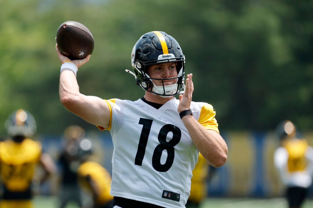 PITTSBURGH, PENNSYLVANIA - JUNE 10: Will Howard #18 of the Pittsburgh Steelers in action during Minicamp at UPMC Rooney Sports Complex on June 10, 2025 in Pittsburgh, Pennsylvania.